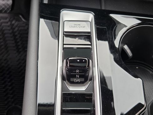 Used 2024 Volkswagen Atlas SE w/ Panoramic Sunroof Package image 18