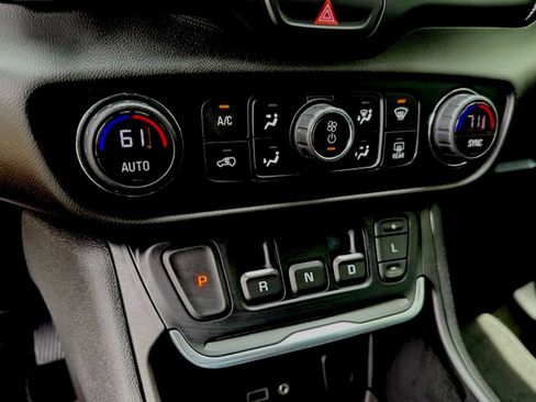 Used 2019 GMC Terrain SLE w/ Driver Convenience Package FWD image 26