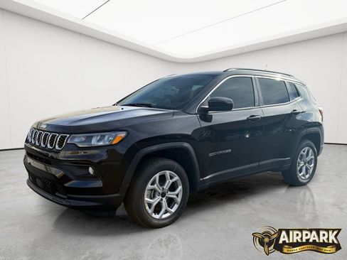 New 2026 Jeep Compass Latitude image 9