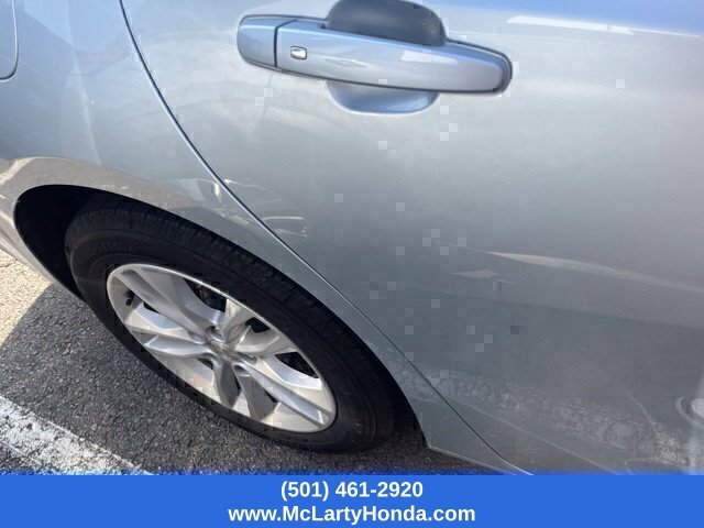 Used 2017 Chevrolet Malibu LT w/ Leather Package FWD image 8