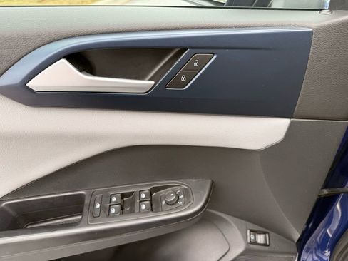 Used 2023 Volkswagen Taos SE image 16