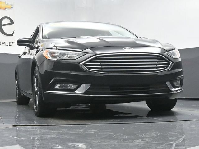 Used 2018 Ford Fusion SE w/ Equipment Group 201A FWD image 3