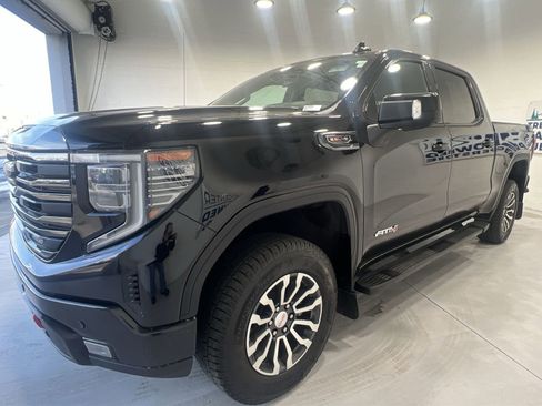 Used 2023 GMC Sierra 1500 AT4 w/ AT4 Premium Package AWD/4WD image 4