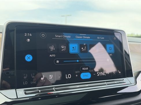 Used 2024 Volkswagen Atlas SE image 48