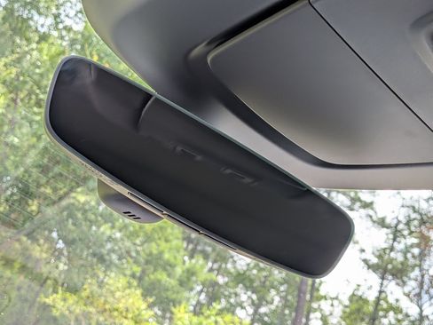 Certified 2025 Porsche Macan 4 Electric AWD/4WD image 19