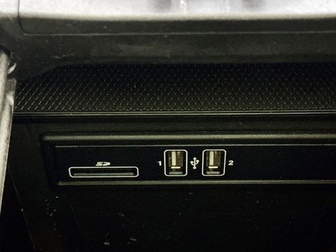 Used 2018 Mercedes-Benz GLC 300 4MATIC w/ Multimedia Package image 17