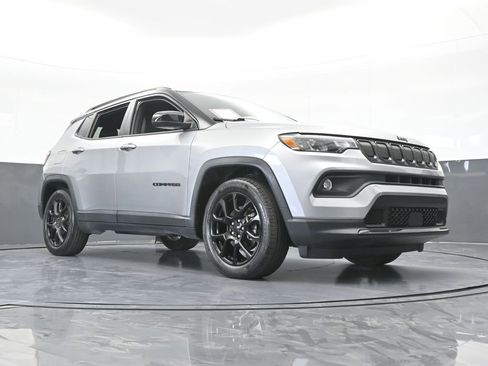 Used 2022 Jeep Compass Latitude FWD image 57