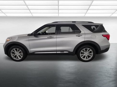 Used 2020 Ford Explorer XLT w/ Equipment Group 202A AWD/4WD image 4