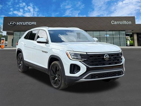Used 2024 Volkswagen Atlas Cross Sport SE FWD image 3