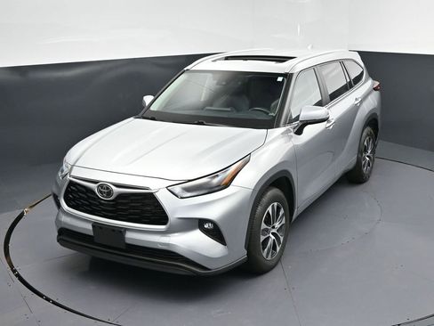 Used 2023 Toyota Highlander XLE image 33