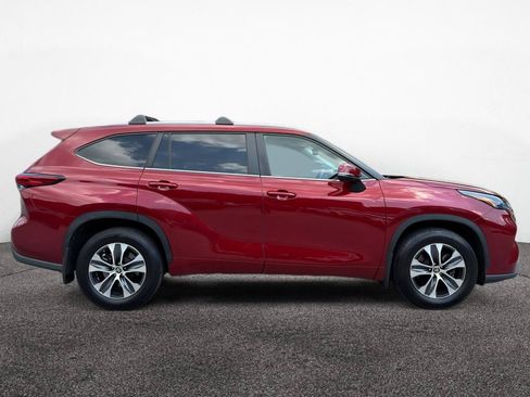 Used 2023 Toyota Highlander XLE AWD/4WD image 8