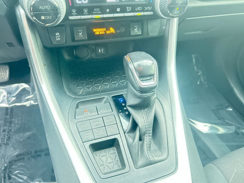 Used 2019 Toyota RAV4 XLE w/ Convenience Package AWD/4WD image 18