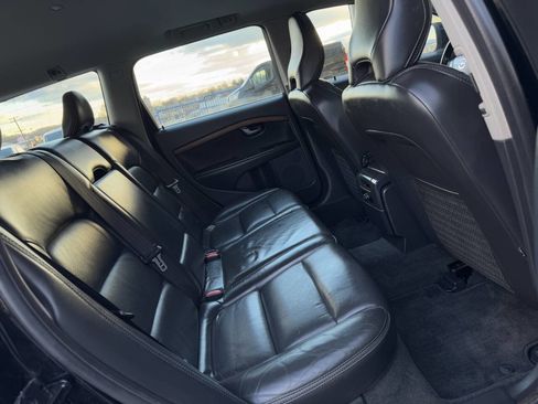 Used 2010 Volvo XC70 3.2 image 10