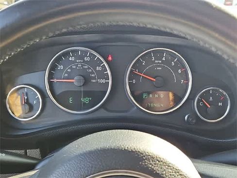 Used 2012 Jeep Wrangler Unlimited Sahara image 32