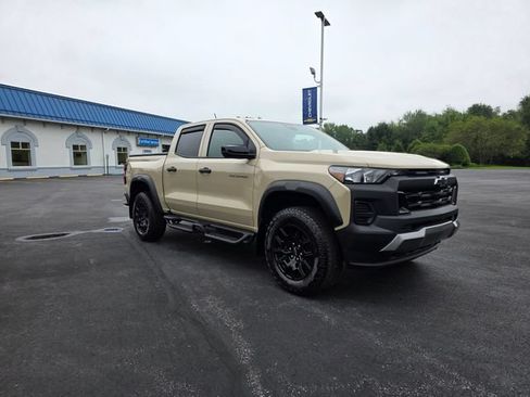 Used 2024 Chevrolet Colorado Trail Boss w/ Technology Package AWD/4WD image 7