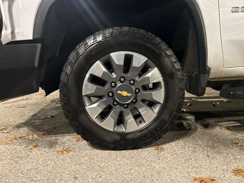 Used 2022 Chevrolet Silverado 2500 Custom w/ Custom Value Package image 34