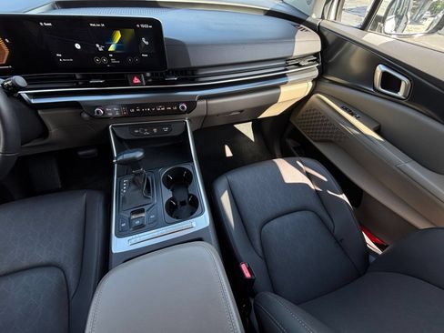Used 2026 Kia Carnival FWD image 38