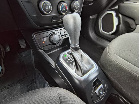 Used 2019 Jeep Renegade Sport image 16