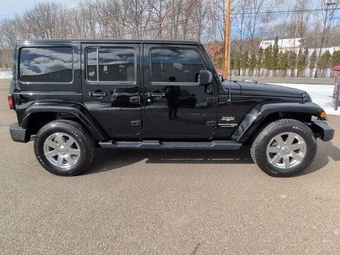 Used 2018 Jeep Wrangler Unlimited Sahara w/ Dual Top Group image 8