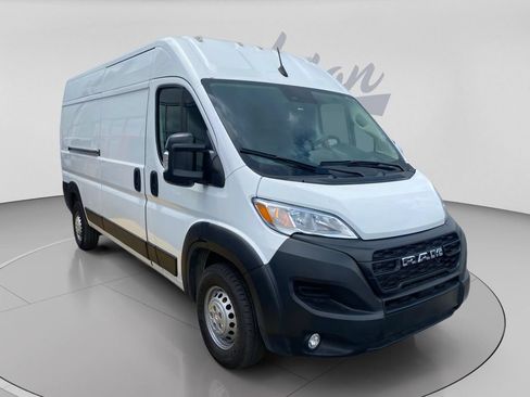 Used 2025 RAM ProMaster 2500 w/ Convenience Group FWD image 2
