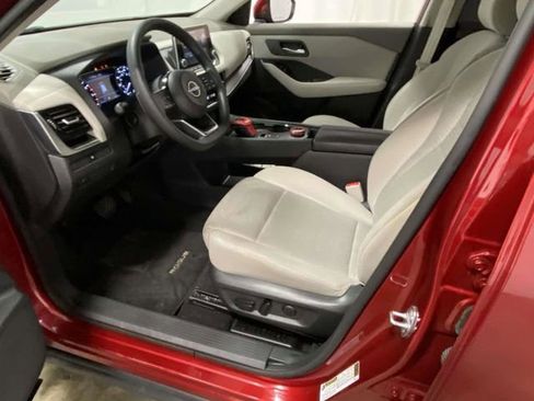 Used 2022 Nissan Rogue SV image 11