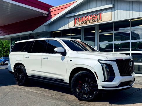 Used 2025 Cadillac Escalade Sport Platinum w/ LPO, ONYX Package AWD/4WD image 1