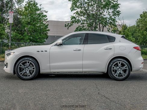 Used 2017 Maserati Levante S AWD/4WD image 3