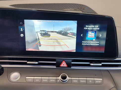 Used 2025 Hyundai Elantra SEL image 18