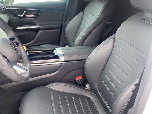 Used 2025 Mercedes-Benz GLC 350e 4MATIC image 6