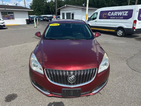 Used 2016 Buick Regal image 2