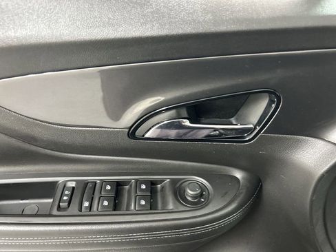 Used 2019 Buick Encore Sport Touring AWD/4WD image 11