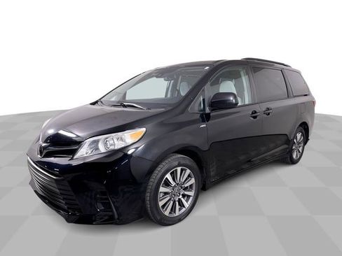 Used 2020 Toyota Sienna LE image 4