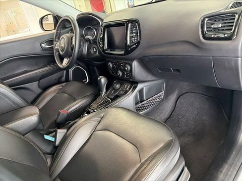 Used 2018 Jeep Compass Limited w/ Navigation Group AWD/4WD image 14