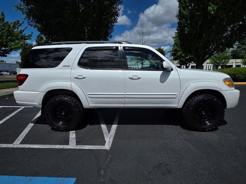 Used 2005 Toyota Sequoia SR5 AWD/4WD image 4