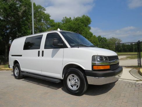 Used 2016 Chevrolet Express 3500 image 26