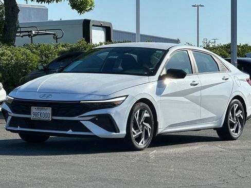 Used 2025 Hyundai Elantra Sport FWD image 7