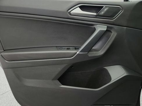 Used 2018 Volkswagen Tiguan SEL AWD/4WD image 22