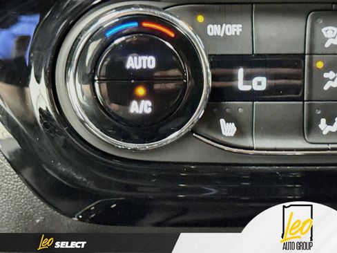 Used 2025 Chevrolet Trax RS w/ Sunroof Package FWD image 22