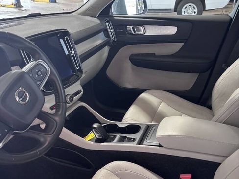 Used 2019 Volvo XC40 T5 Momentum AWD/4WD image 4
