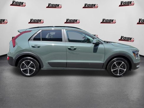 Certified 2025 Kia Niro EX w/ EX Cold Weather Package FWD image 4