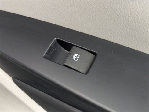 Used 2017 Toyota Highlander Plus image 32