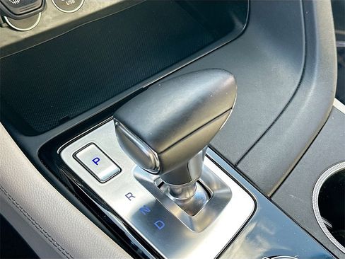 Used 2023 Genesis G70 2.0T image 17