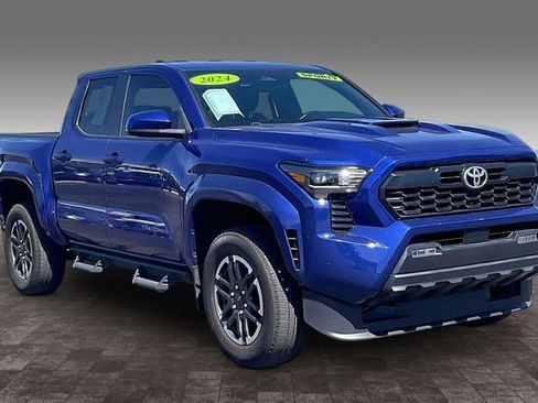 Used 2024 Toyota Tacoma TRD Sport AWD/4WD image 11