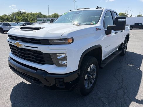 Used 2024 Chevrolet Silverado 2500 Custom w/ Custom Value Package AWD/4WD image 8