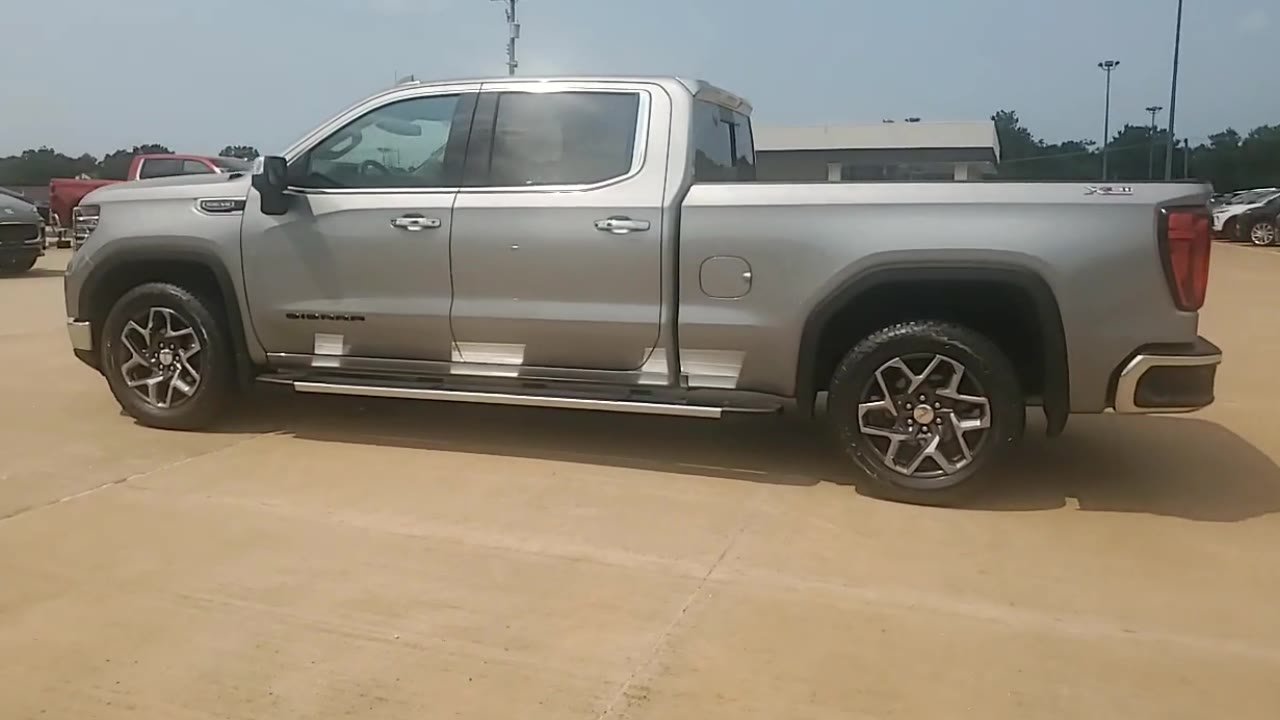 Used 2025 GMC Sierra 1500 SLT w/ SLT Premium Plus Package AWD/4WD image 6