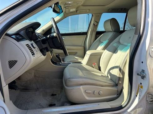 Used 2011 Cadillac DTS Luxury image 24