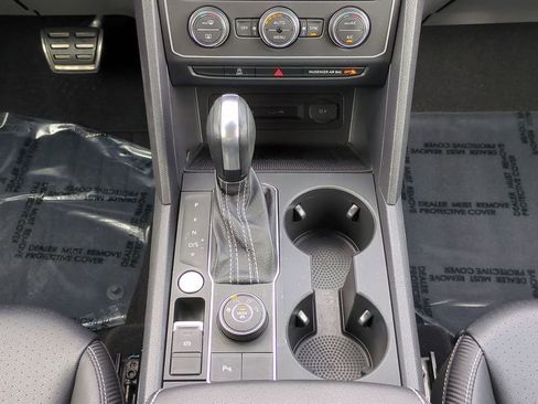 Used 2021 Volkswagen Atlas Cross Sport SE w/ Panoramic Sunroof Package image 19