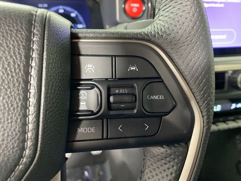 Used 2025 Toyota Tacoma TRD Off-Road image 15