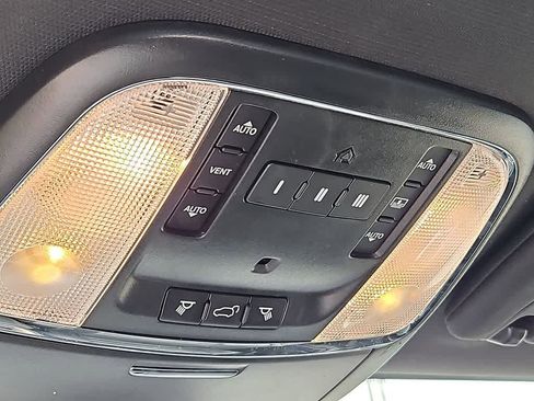 Used 2017 Jeep Grand Cherokee Limited w/ Luxury Group II AWD/4WD image 25