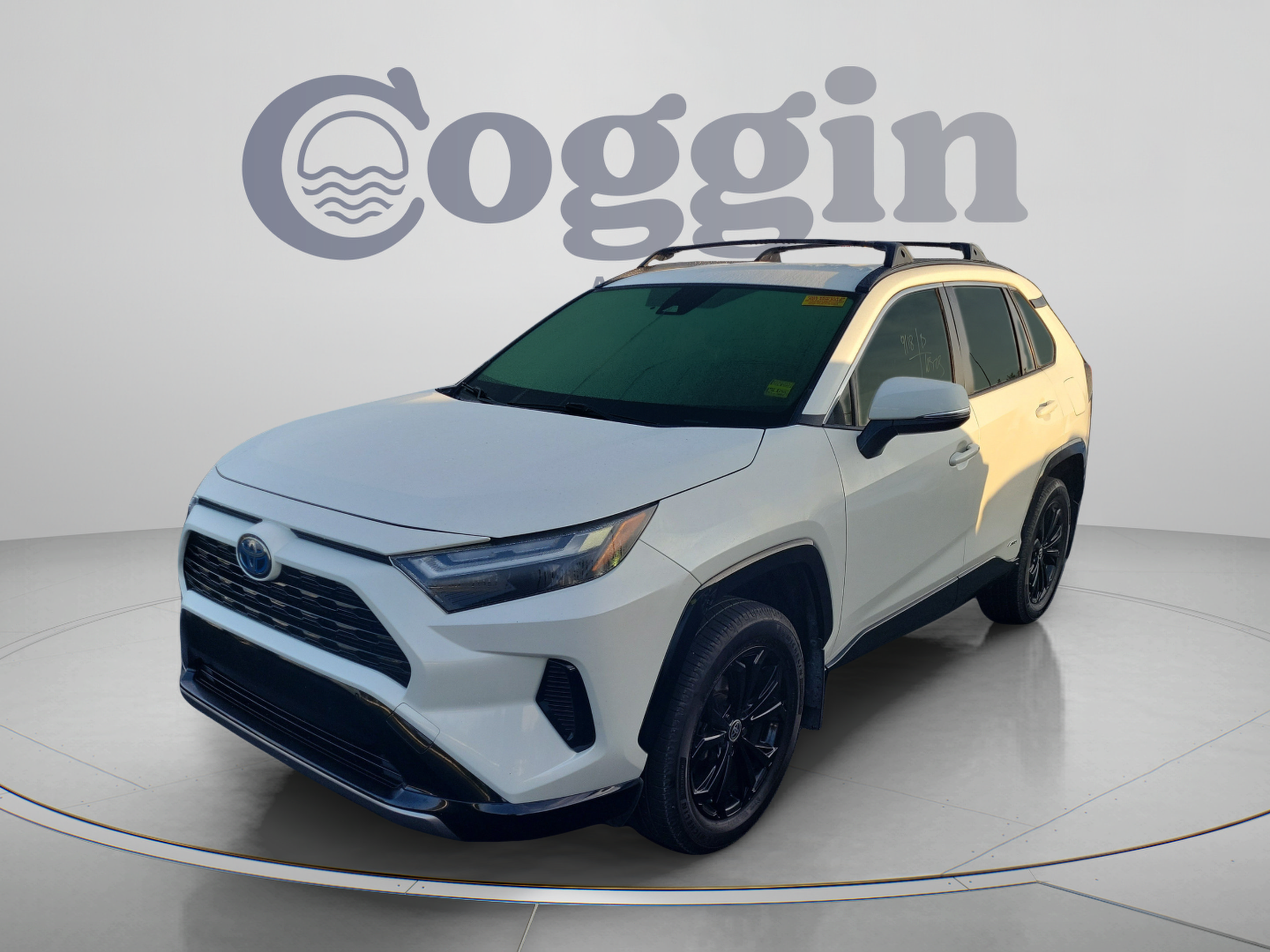 Used 2022 Toyota RAV4 SE AWD/4WD image 1